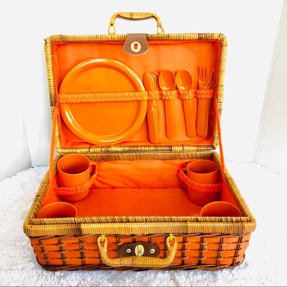 Other - Vintage Retro Picnic Basket Set for 4